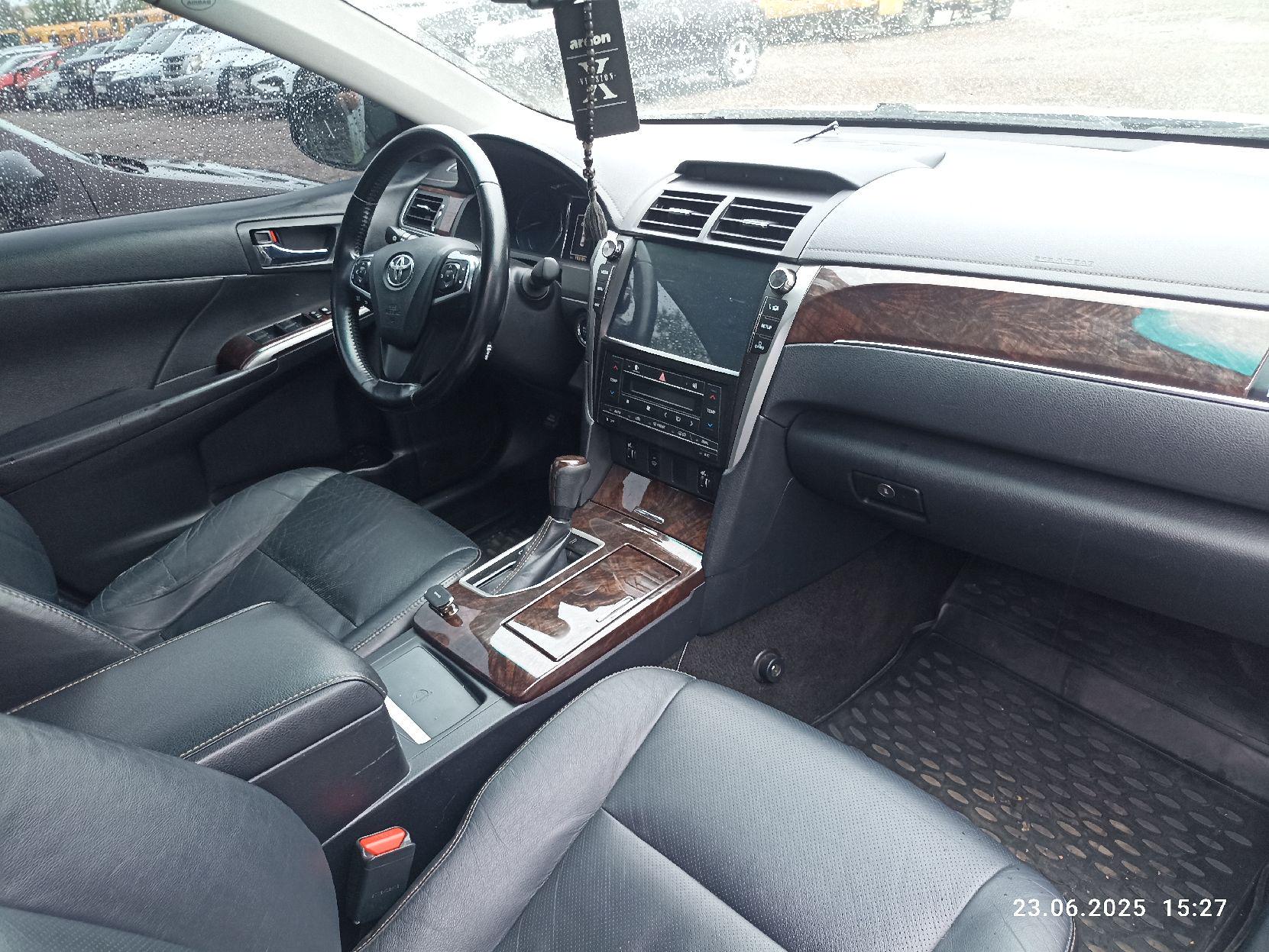 Toyota Camry, 2016