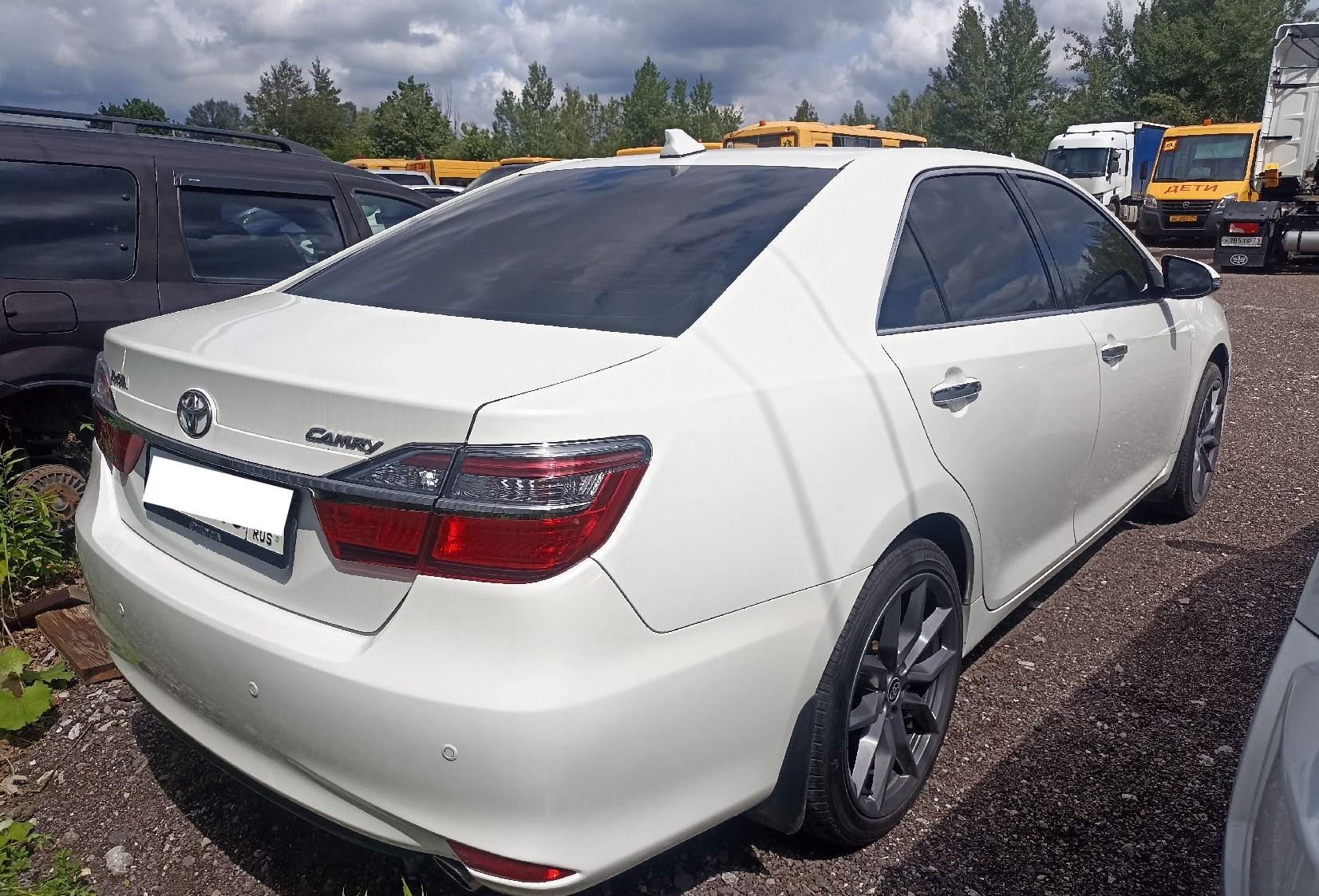 Toyota Camry, 2016