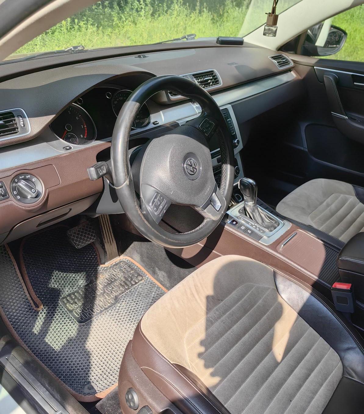 Volkswagen Passat, 2011