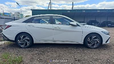 Hyundai Elantra, 2023