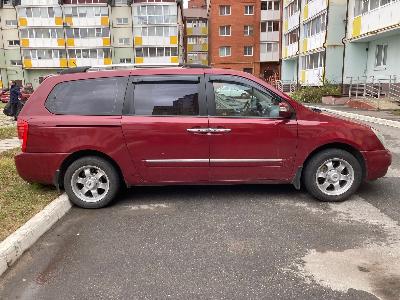Kia Grand Carnival, 2011