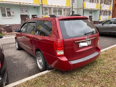 Kia Grand Carnival, 2011