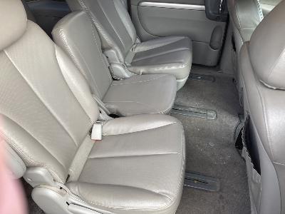 Kia Grand Carnival, 2011